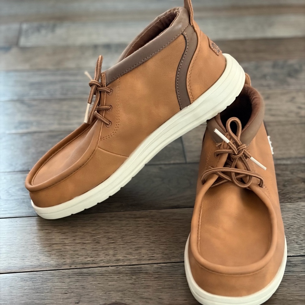 NWOT- Hey Dude Brown Mid Gripr Boots size 7